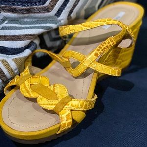 Women’s Yellow Geox Respira  sandals 👡